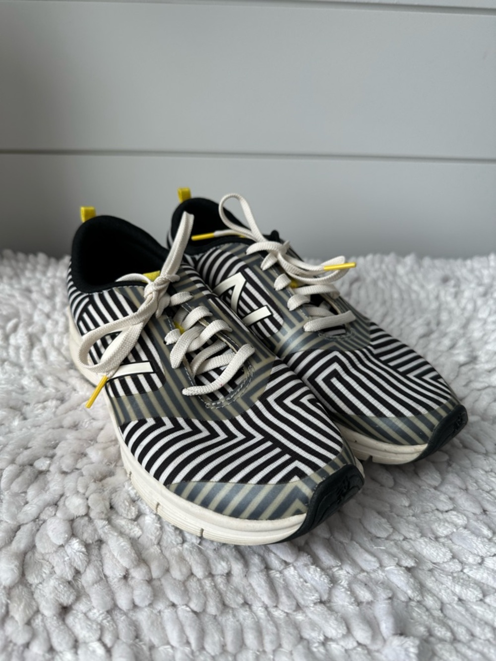New Balance x Kate Spade Saturday Running Shoes - Picture 2 of 10